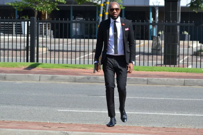 قواعد تنسيق لون الحذاء الكلاسيكي مع البدل الرجالية 