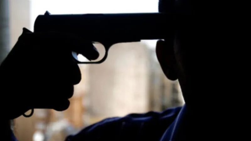 فيديو| مطاردة للشرطة تنتهي بانتحار على الهواء مباشرة 