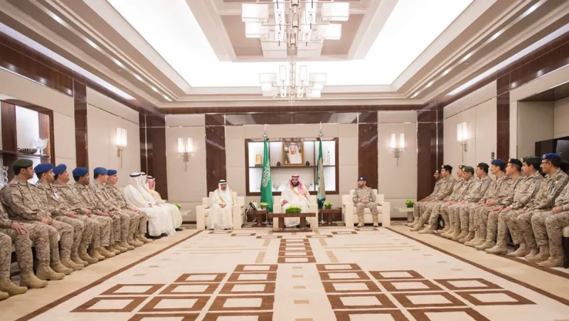 ولي العهد يستقبل مسؤولي وزارة الدفاع وينقل لهم تهاني خادم الحرمين بعيد الفطر 