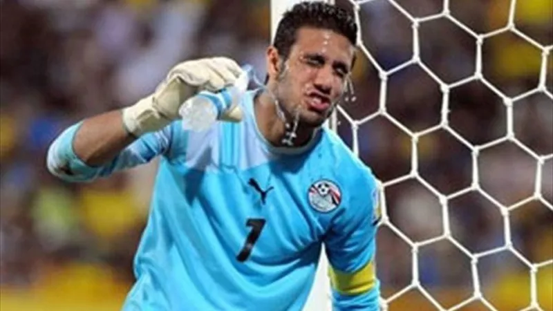 بعد رفض حارس المنتخب المصري استلام الجائزة.. هل أزال الفيفا صورة الشركة الراعية احتراما لتقاليد الدين الإسلامي؟