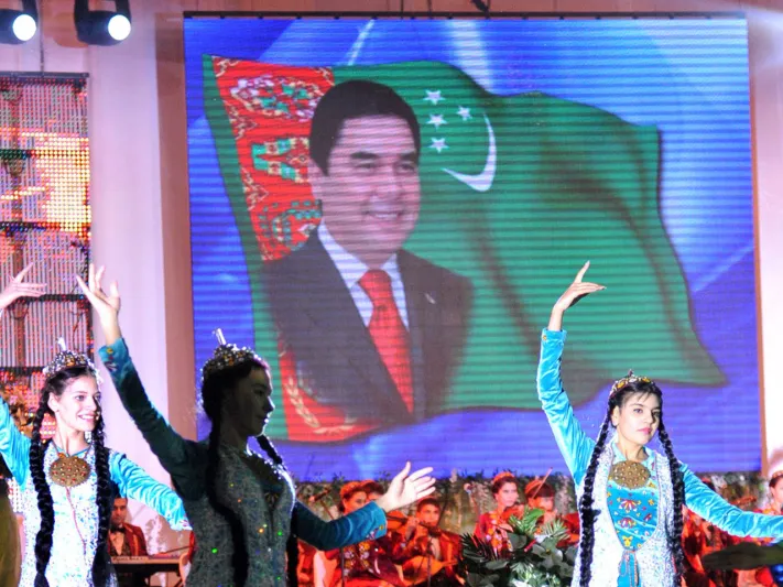 دولة إسلامية تحظر تعدد الزوجات وتفرض عقوبة على المخالفين