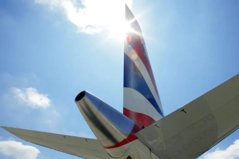 لماذا يوجد ثقب في نهاية زيل الطائرة ؟