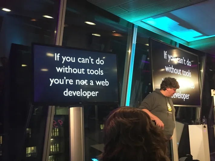 انتبه ولا تسير على خطى هؤلاء المبرمجين الإلكترونيين