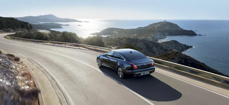 لماذا يختار الملوك والأثرياء سيارة جاكوار XJ50؟