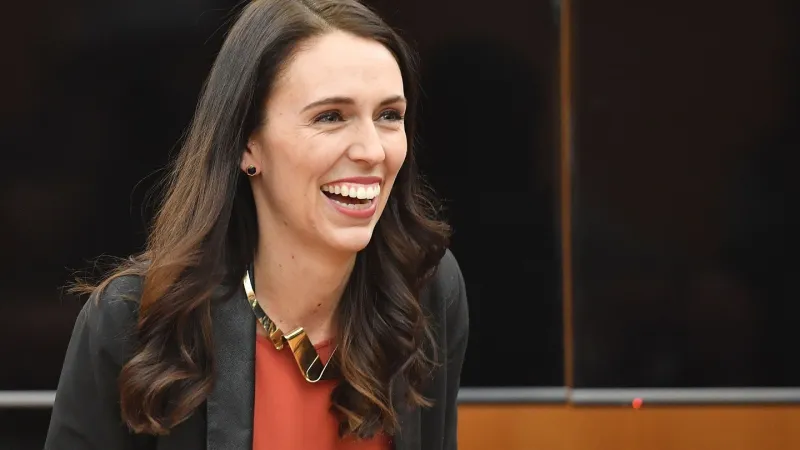 رئيسة وزراء نيوزيلندا تنجب مولودتها الأولى! (صور)