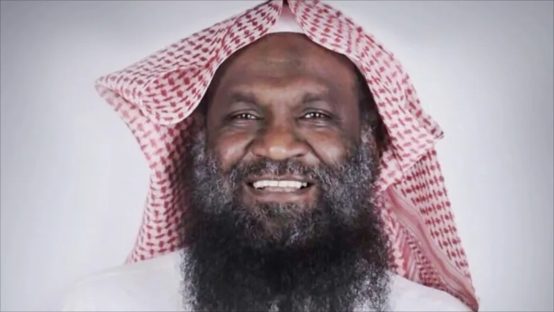 شاهد/ كيف تسبب جوال في إيقاف إمام سعودي لخطبة الجمعة 