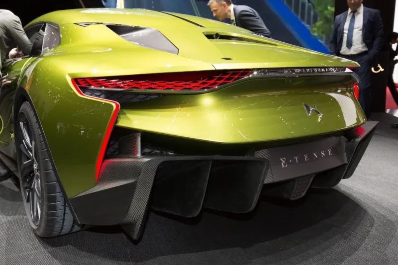 X E-Tense سيارة كهربائية مذهلة بملامح رياضيّة شبابيّة (فيديو)