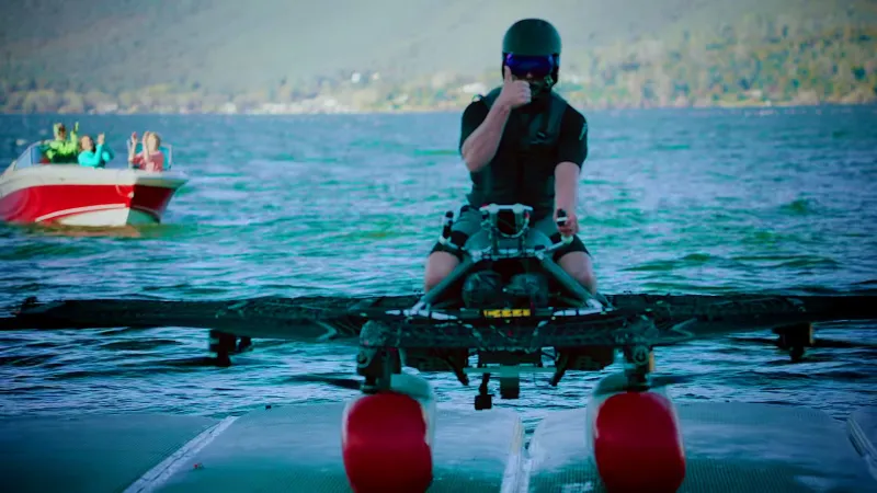 شاهد| "Kitty Hawk Flyer" سيارة طائرة خفيفة الوزن ومقاومة للماء