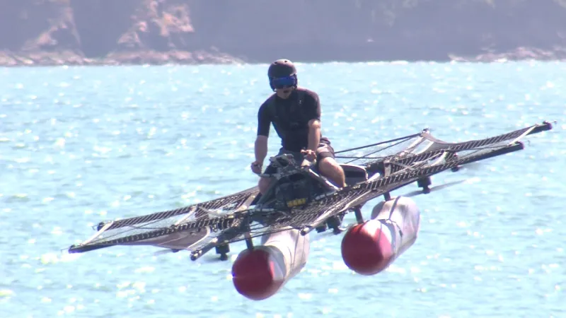 شاهد| "Kitty Hawk Flyer" سيارة طائرة خفيفة الوزن ومقاومة للماء