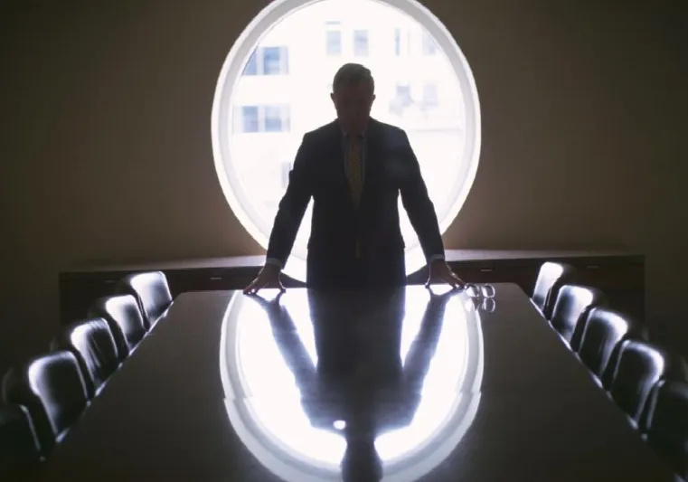 ماذا تفعل إذا عملت مع مدير لا يدعم موظفيه ؟.. هكذا تروج لنفسك