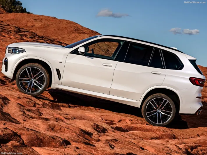 BMW تطلق الجيل الرابع من فئة السيارات الرياضية X5 لعام 2019