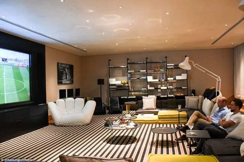 الأمير وليام وولي عهد الأردن يشاهدان مباريات كأس العالم (صور)