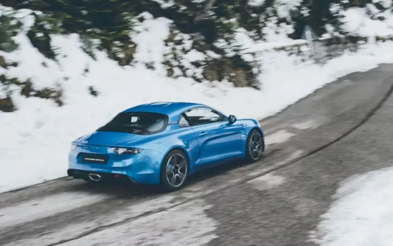 شاهد/Alpine A110.. أيقونة رياضية بتصميم عصري