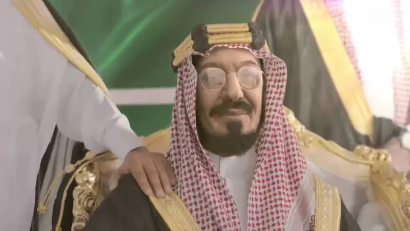 صورة نادرة تجمع مؤسس السعودية مع  19 أميرًا من أبنائه بينهم الملك سلمان