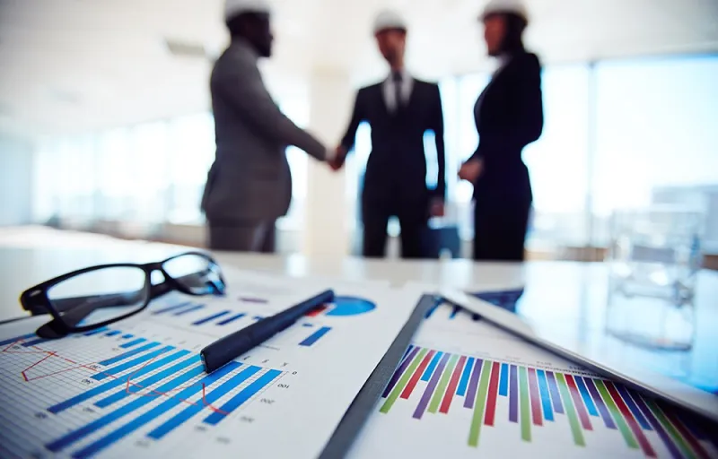 قبل أن تتخذ القرار.. هكذا يتأثر العمل سلباً عند رفض منح علاوات للموظفين