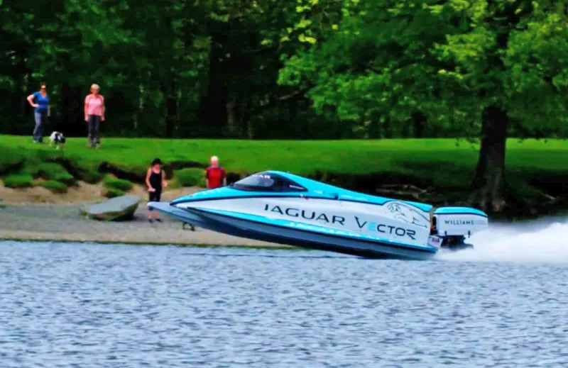 شاهد| كيف حطم Jaguar V20E الرقم القياسي كأسرع قارب كهربائي في العالم