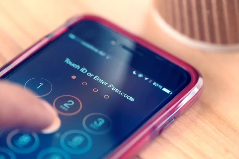 كم عدد سكان الإمارات الذين لا يحمون هواتفهم بكلمات مرور؟