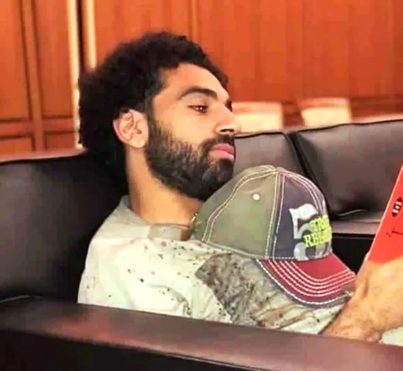 ما هو كتاب فن اللامبالاة الذي يقرأه محمد صلاح؟ حمله من هنا