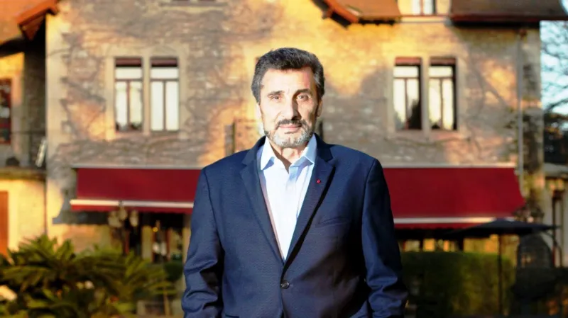 قصص ملهمة وتجارب حياتية رائدة.. مشاهير حولوا الفقر إلى ثراء فاحش