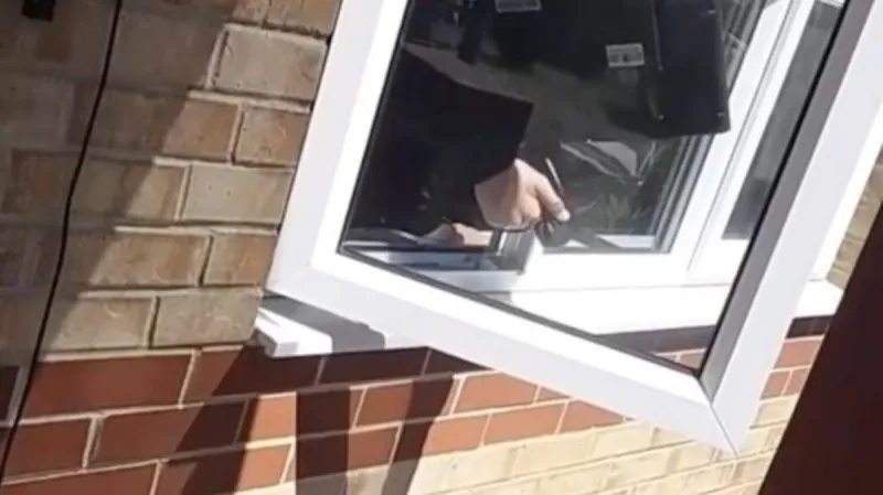 شاهد/ لص يصور نفسه وهو يسرق وينشر فيديوهاته على إنستغرام