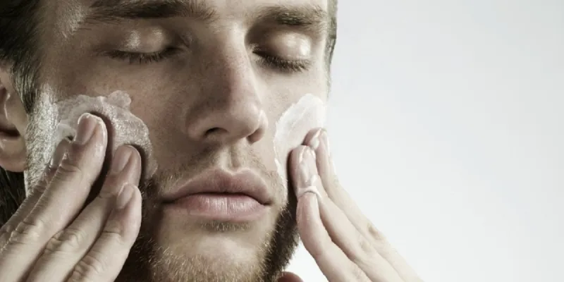 إتفوجراف.. وصفات طبيعية لصنع أفضل أقنعة الوجه لبشرة الرجال 