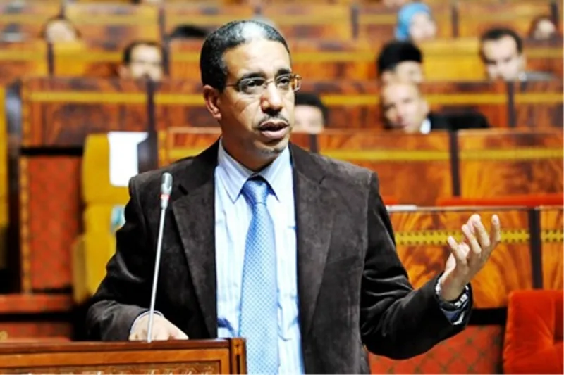 لماذا دُفن وزير الطاقة المغربي حياً في الصحراء؟ (فيديو)