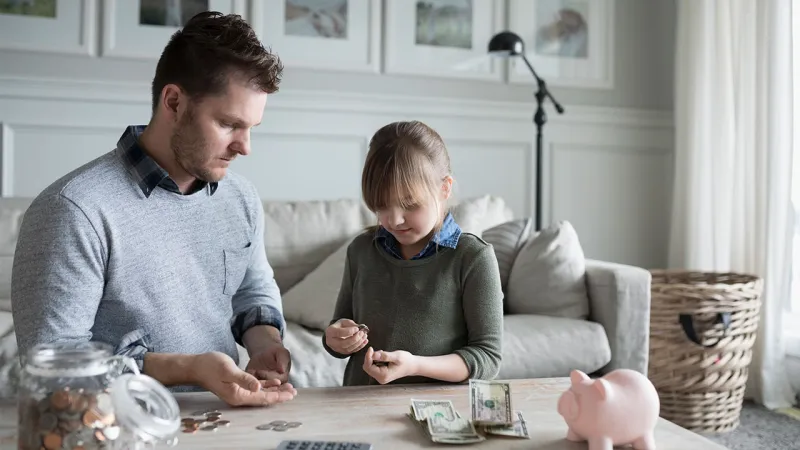 السؤال الذي حيّر الكثير: كم عليك أن تدخر وفق مرحلتك العمرية؟