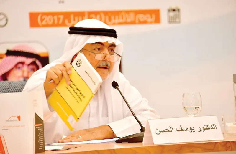 بعد فوزه بجائزة القدس.. كيف بدأت مسيرة المفكر الإماراتي يوسف الحسن؟