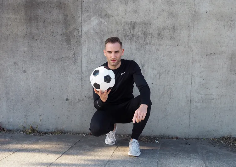 تعرف على المميزات والمخاطر المحيطة بالشخص الأعسر