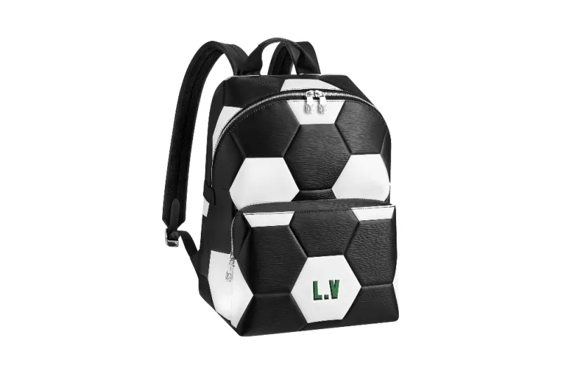 تعرف على تشكيلة حقائب Louis Vuitton التي يحملها المنتخب الفرنسي