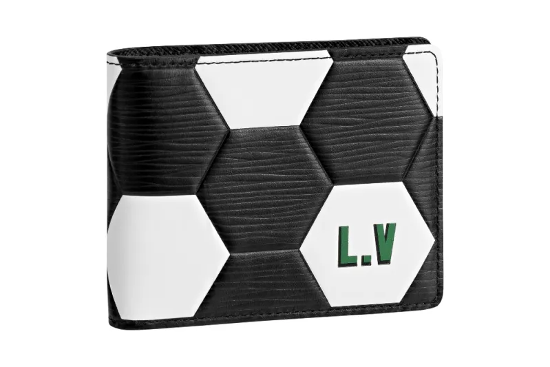 تعرف على تشكيلة حقائب Louis Vuitton التي يحملها المنتخب الفرنسي