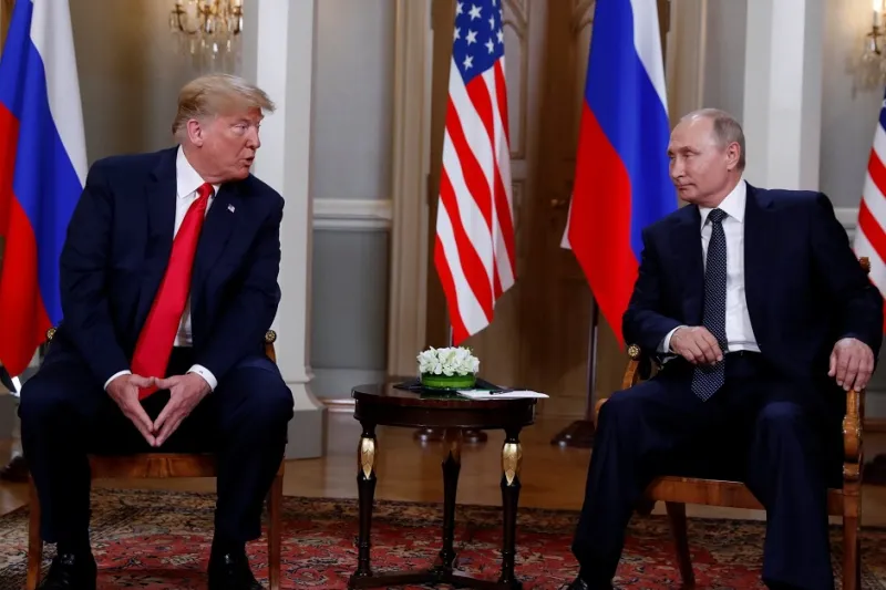 عقب لقائه بوتين.. أرنولد يتنقد ترامب ويصفه بـ قطعة اسباجتي رطبة