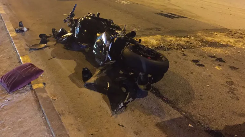 فيديو.. وفاة سائق دراجة نارية في حادث مروع