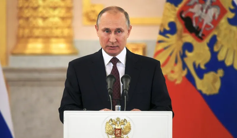 هل ساعدت هذه السيدة بوتن في سرقة ميدالية ذهبية بالمونديال ؟ (فيديو)