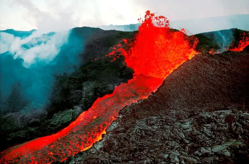 إماراتي أول مكتشفين جزر هاواي وبراكينها (فيديو)