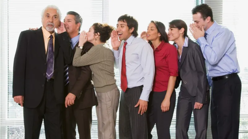 الثرثرة والنميمة في شركتك.. تحكّم بها قبل أن تدمر بيئة العمل (إنفوجراف)