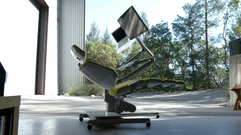 مكتب ذكي يساعد على العمل براحة غير مسبوقة (فيديو)