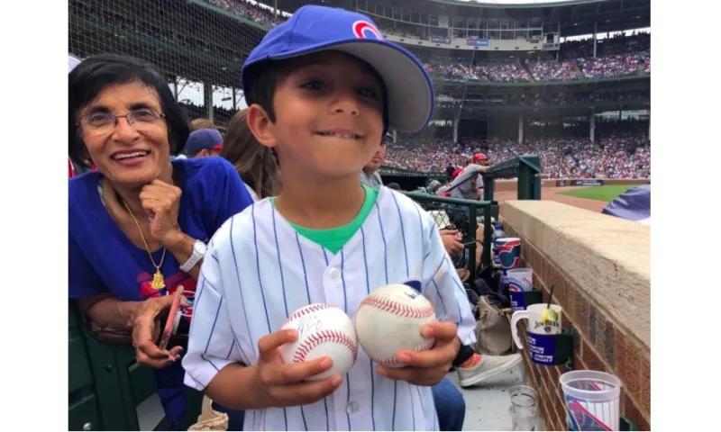 فيديو.. رجل بالغ يسرق كرة بيسبول من طفل صغير ويسلمها لزوجته!