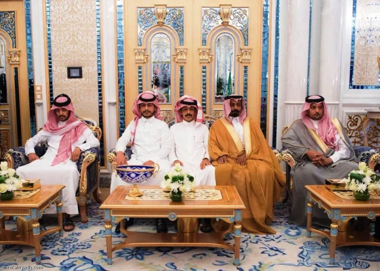 الملك سلمان يمنح وساماً من الدرجة الأولى للطالبين الغارقين في أمريكا (صور)