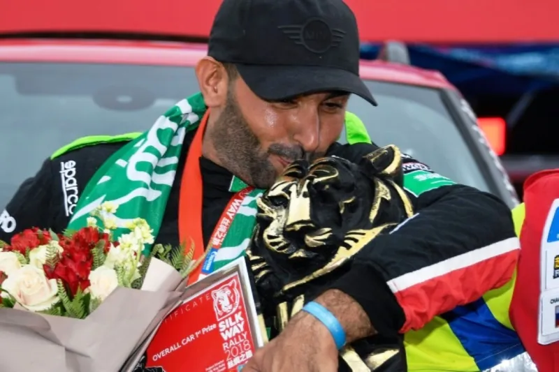 الراجحي أول عربي يحقق المركز الأول بأطول رالي في العالم (فيديو)