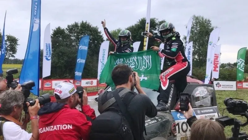 الراجحي أول عربي يحقق المركز الأول بأطول رالي في العالم (فيديو)