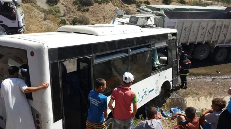 فيديو.. وفاة سائق حافلة بطريقة غريبة!