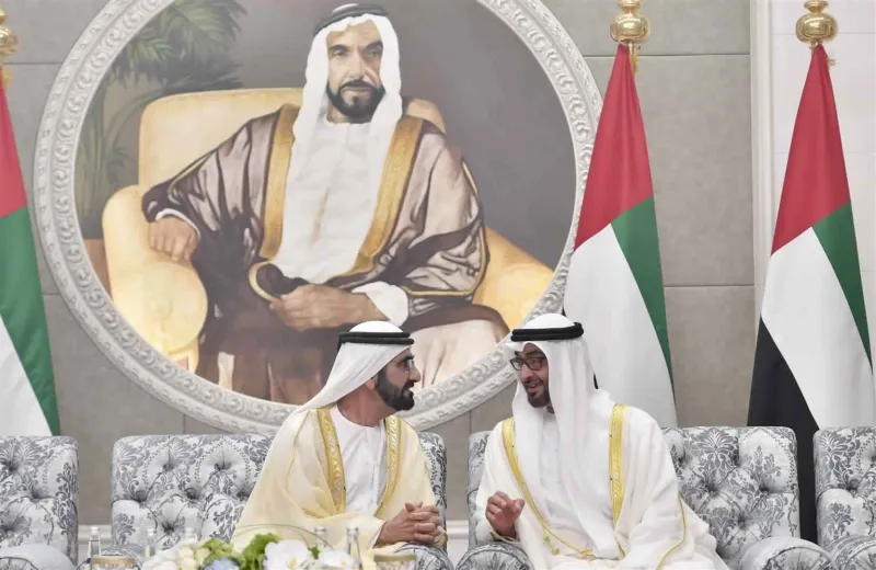 حاكم دبي ينشر صورة للشيخ محمد بن زايد حين كان طالباً (صور)