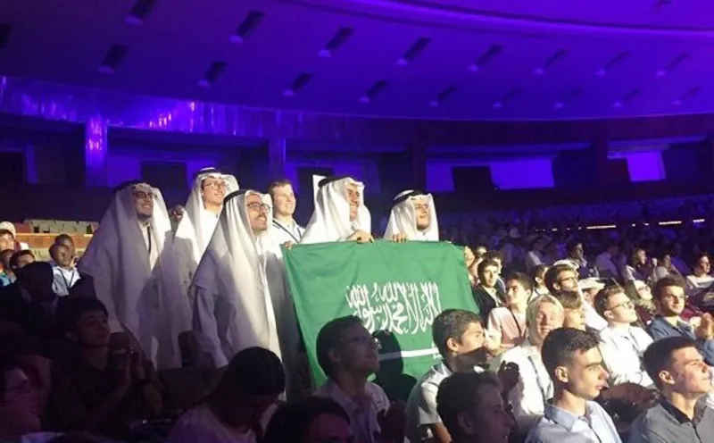 موهوبو المملكة يخطفون أنظار العالم في الأولمبياد الدولي للفيزياء (صور)