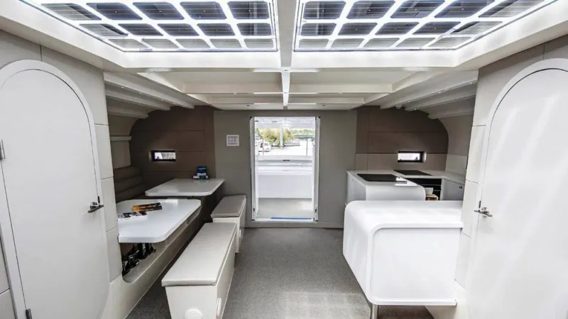 إمكانيات خيالية لأول قارب هيدروجيني في العالم (فيديو)