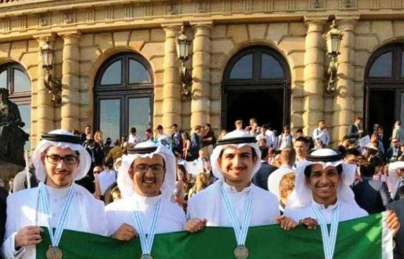 موهوبو المملكة يخطفون أنظار العالم في الأولمبياد الدولي للفيزياء (صور)