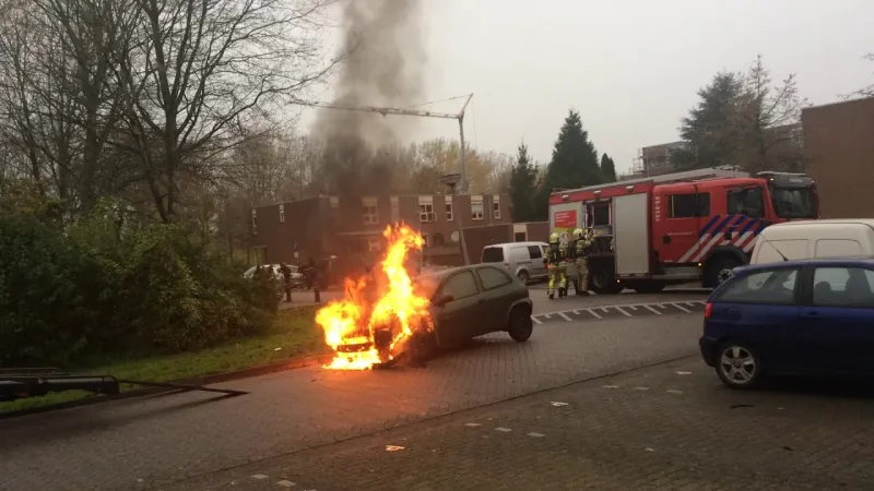 فيديو.. رجل حاول إحراق سيارة فحدثت مفاجأة