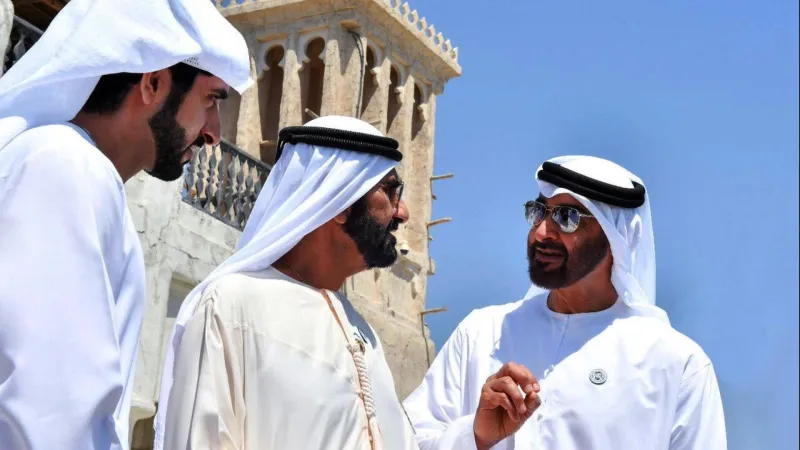 حاكم دبي يمهل جهات حكومية 6 أشهر لإسعاد موظفيهم