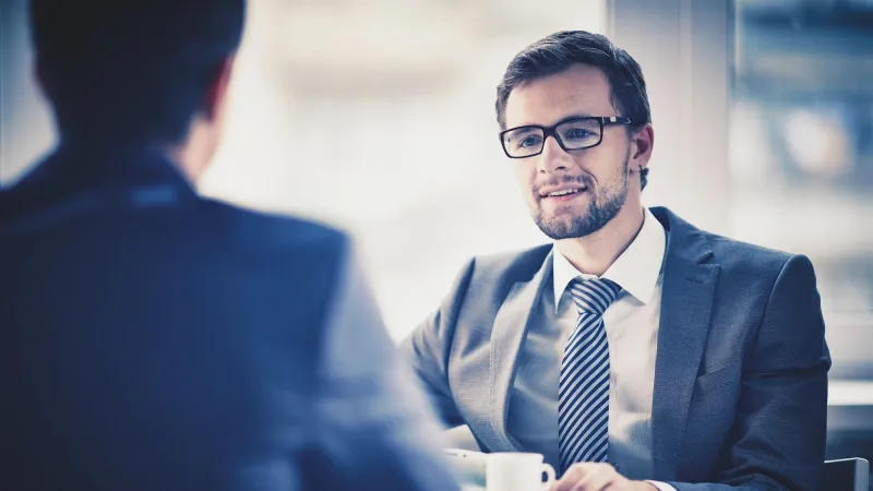 كيف تجمع معلومات حول الشركة التي ستتقدم للحصول على وظيفة  فيها قبل موعد مقابلتك الشخصيّة؟