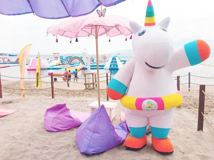 جزيرة يونيكورن العائمة في الفلبين.. سياحة بطعم المرح 